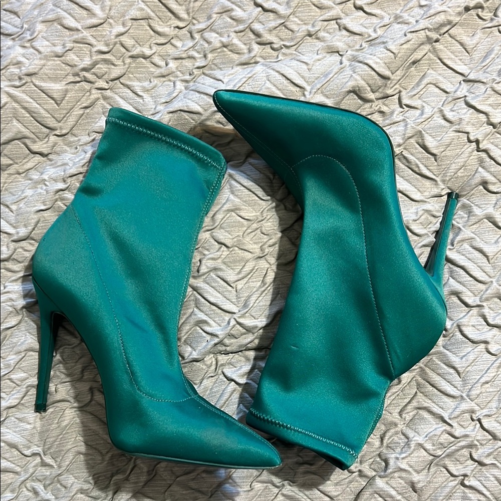 Also Green Heeled Boots with Pointed Toe and Stiletto Heel